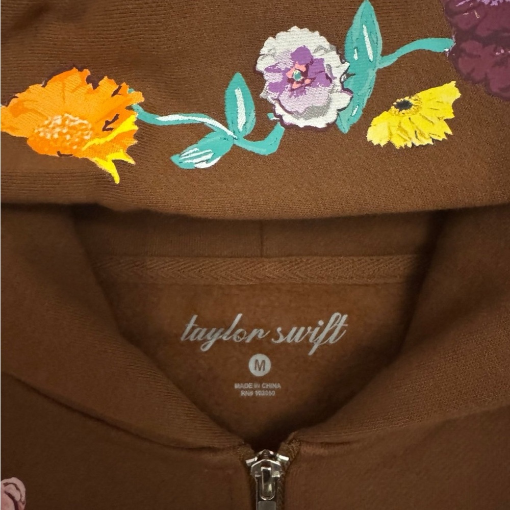 TAYLOR SWIFT | THE ERAS TOUR ACOUSTIC PIANO ZIP UP HOODIE - SIZE MEDIUM - Picture 2 of 7
